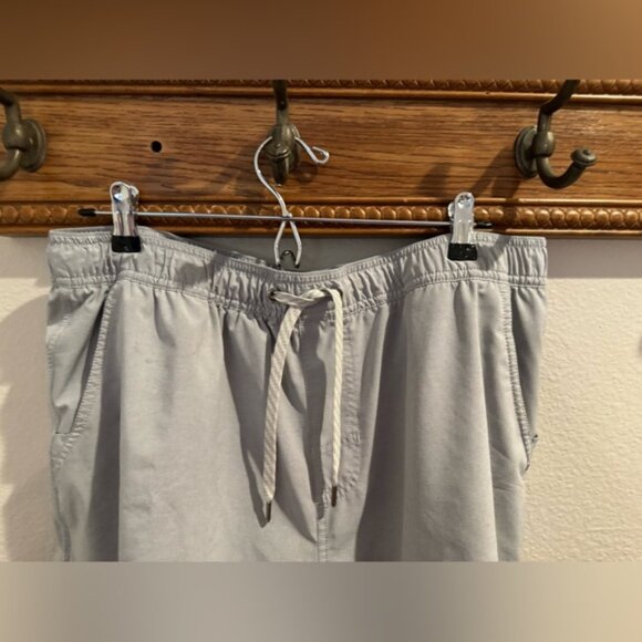 Vuori men’s workout shorts there are compression shorts inside the shorts 34 - Picture 2 of 7